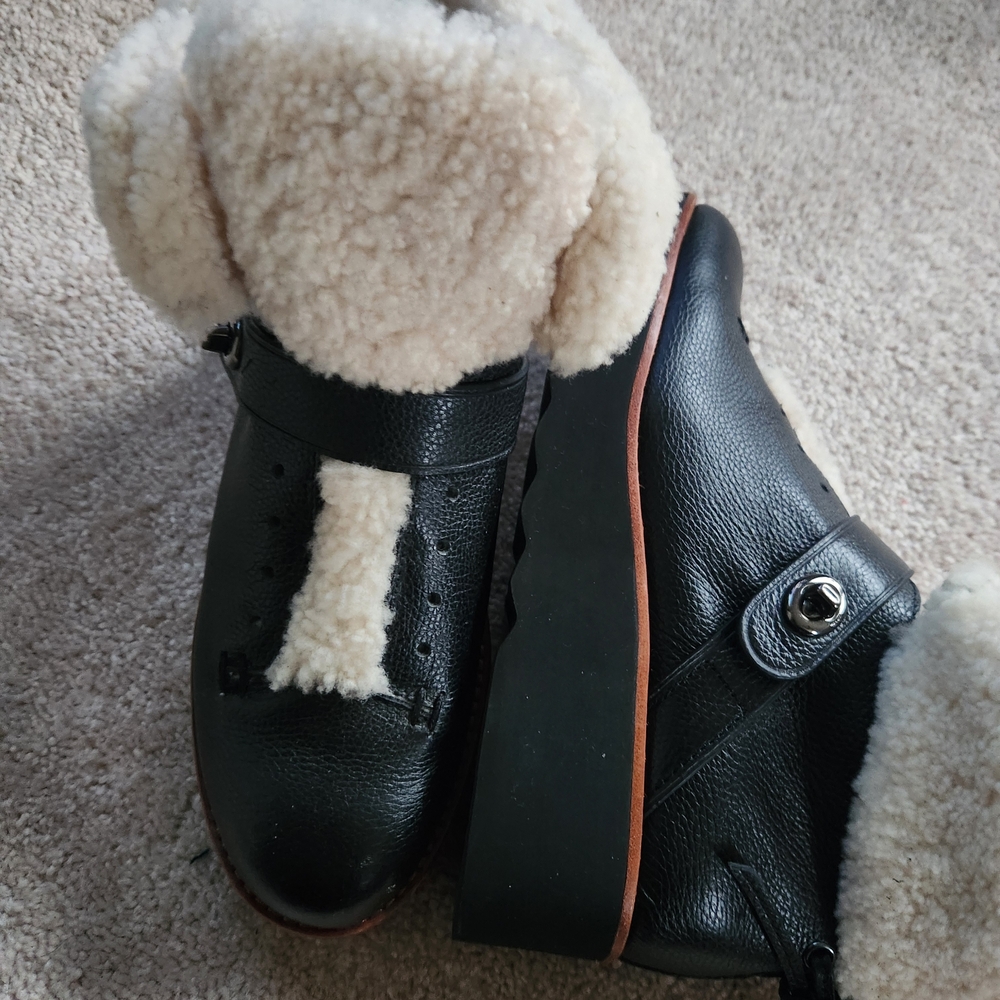 Coach Black Leather with Cream Shearling - Picture 2 of 6